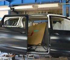 トヨタ・エスティマの鈑金修理事例（１）のサムネイル
